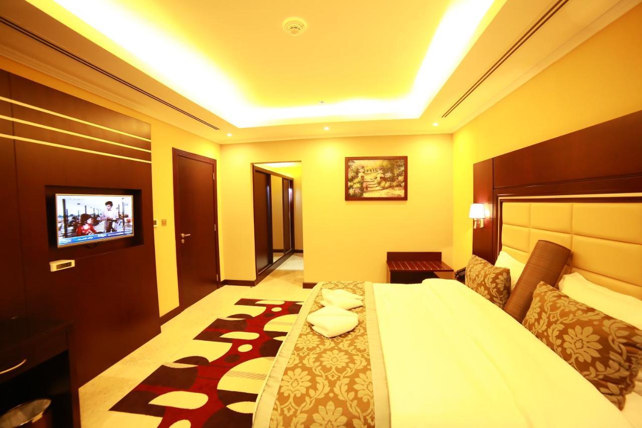 Deluxe One-Bedroom Apartment