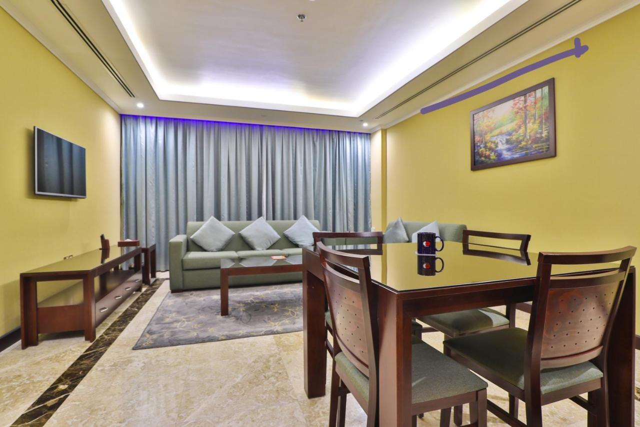 Deluxe One-Bedroom Apartment